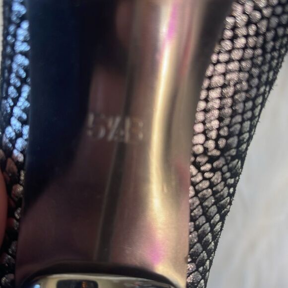 Guess Silver Metallic Scalloped Platform Heels Sz 5.5 - Picture 5 of 9